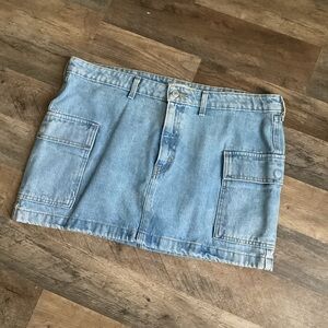 Levi’s 94 cargo mini skirt